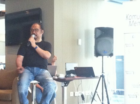 Subiakto sharing di Komunitas Memberi